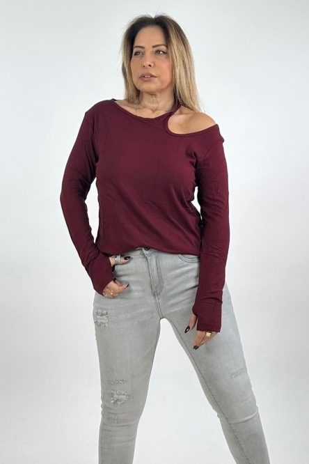 חולצה פתח בכתף