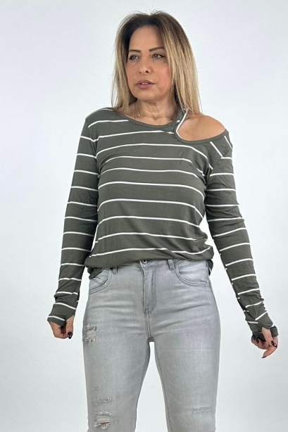 חולצה פתח בכתף