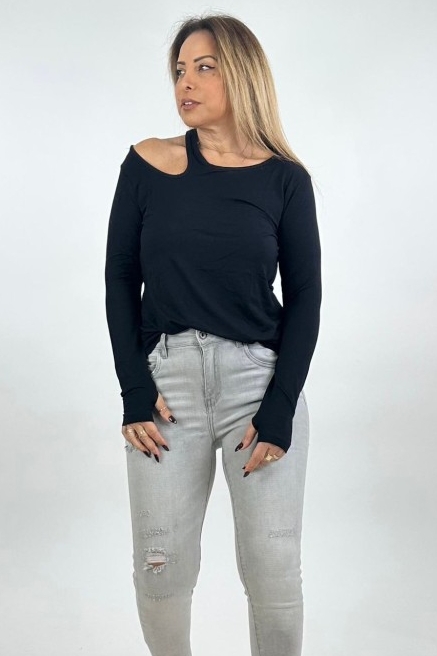 חולצה פתח בכתף