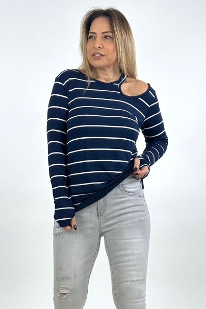 חולצה פתח בכתף