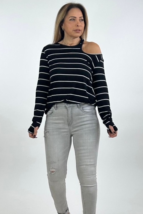 חולצה פתח בכתף